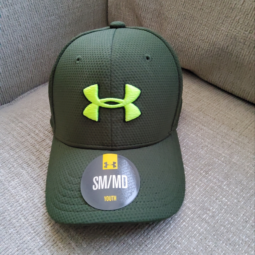 Youth Boys Under Armour Hat Fitted S/M NWT